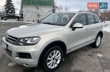 Внедорожник / Кроссовер Volkswagen Touareg 2011 в Киеве