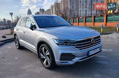 Позашляховик / Кросовер Volkswagen Touareg 2020 в Києві