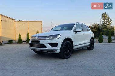 Позашляховик / Кросовер Volkswagen Touareg 2014 в 