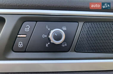 Позашляховик / Кросовер Volkswagen Touareg 2014 в 