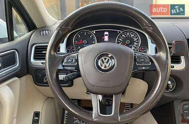 Позашляховик / Кросовер Volkswagen Touareg 2014 в 