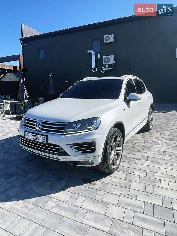 Внедорожник / Кроссовер Volkswagen Touareg 2016 в Одессе