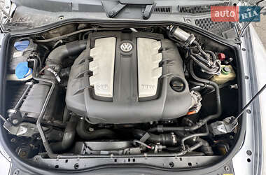 Внедорожник / Кроссовер Volkswagen Touareg 2009 в 