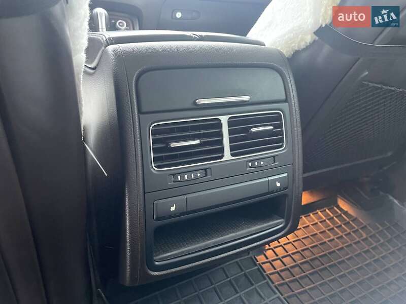 Внедорожник / Кроссовер Volkswagen Touareg 2017 в Полтаве