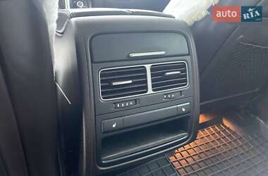Внедорожник / Кроссовер Volkswagen Touareg 2017 в 