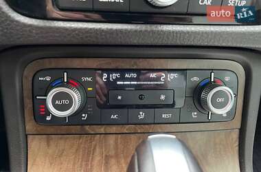 Внедорожник / Кроссовер Volkswagen Touareg 2017 в 