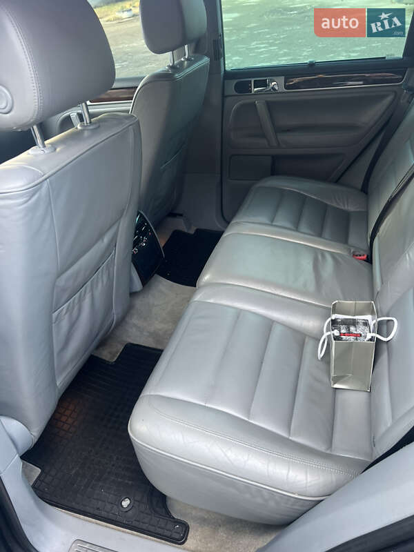 Внедорожник / Кроссовер Volkswagen Touareg 2005 в Каменец-Подольском