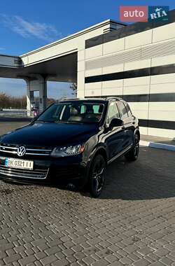 Внедорожник / Кроссовер Volkswagen Touareg 2013 в Ровно