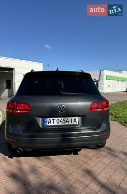 Внедорожник / Кроссовер Volkswagen Touareg 2015 в Калуше