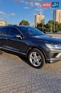 Позашляховик / Кросовер Volkswagen Touareg 2014 в Харкові