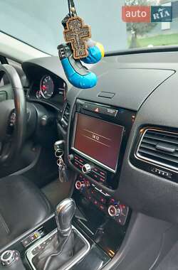 Внедорожник / Кроссовер Volkswagen Touareg 2012 в 