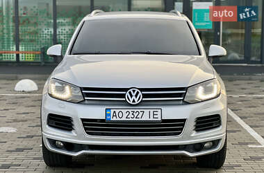 Внедорожник / Кроссовер Volkswagen Touareg 2011 в Хусте