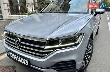 Внедорожник / Кроссовер Volkswagen Touareg 2020 в Киеве