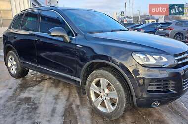 Внедорожник / Кроссовер Volkswagen Touareg 2013 в Хмельницком