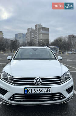 Позашляховик / Кросовер Volkswagen Touareg 2015 в Броварах