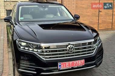 Внедорожник / Кроссовер Volkswagen Touareg 2019 в Дубно