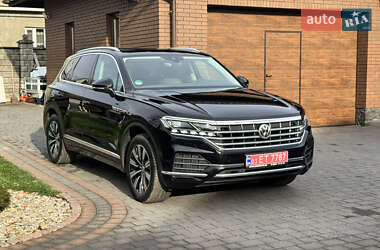 Внедорожник / Кроссовер Volkswagen Touareg 2019 в Дубно