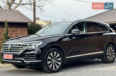 Внедорожник / Кроссовер Volkswagen Touareg 2019 в Дубно