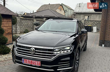 Внедорожник / Кроссовер Volkswagen Touareg 2019 в Дубно