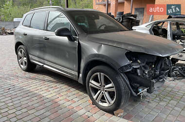 Внедорожник / Кроссовер Volkswagen Touareg 2014 в Киеве