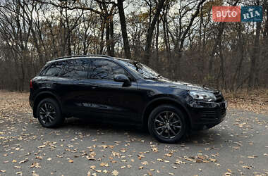 Внедорожник / Кроссовер Volkswagen Touareg 2012 в Днепре