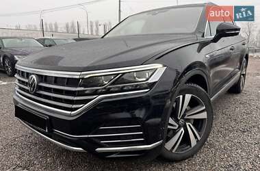 Позашляховик / Кросовер Volkswagen Touareg 2022 в Києві