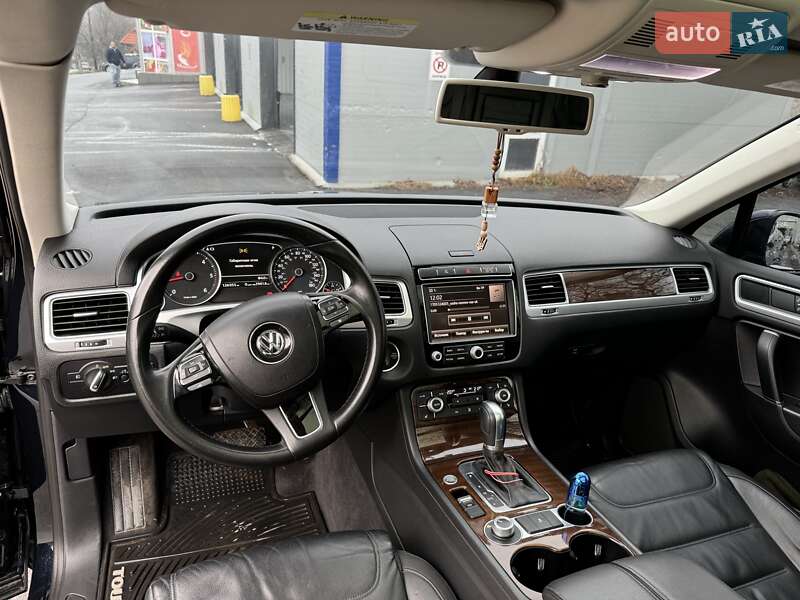 Позашляховик / Кросовер Volkswagen Touareg 2015 в Вінниці