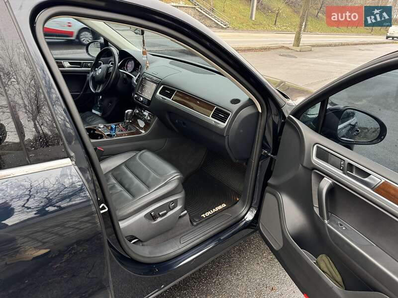 Позашляховик / Кросовер Volkswagen Touareg 2015 в Вінниці