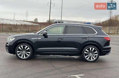 Позашляховик / Кросовер Volkswagen Touareg 2020 в Рівному