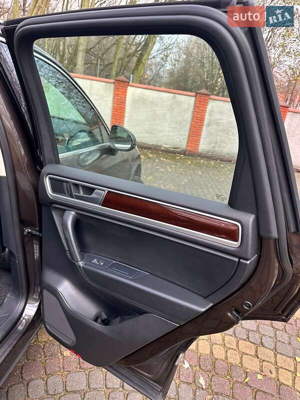 Позашляховик / Кросовер Volkswagen Touareg 2016 в Львові