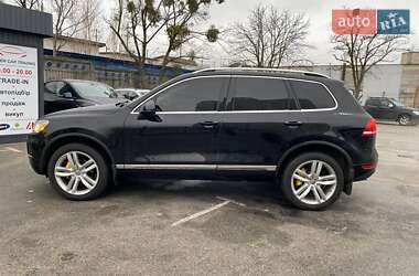 Внедорожник / Кроссовер Volkswagen Touareg 2013 в Киеве