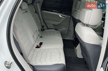 Внедорожник / Кроссовер Volkswagen Touareg 2019 в 