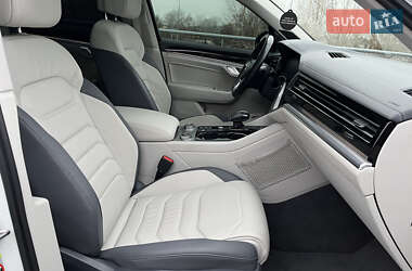 Внедорожник / Кроссовер Volkswagen Touareg 2019 в 