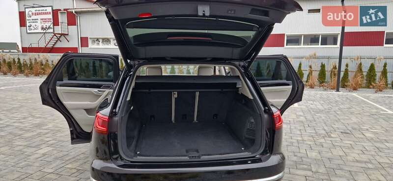 Внедорожник / Кроссовер Volkswagen Touareg 2018 в Луцке