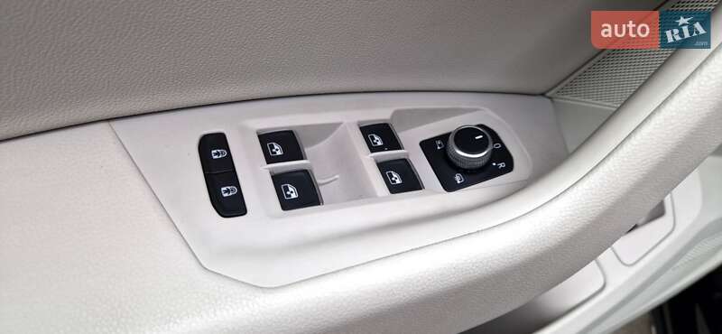 Внедорожник / Кроссовер Volkswagen Touareg 2018 в Луцке