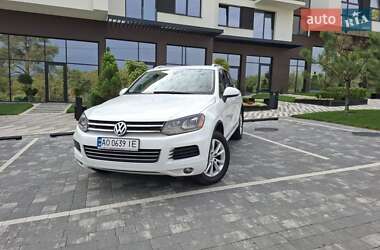 Внедорожник / Кроссовер Volkswagen Touareg 2014 в Ужгороде