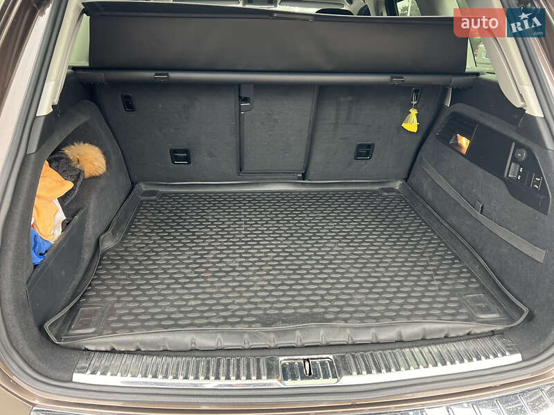 Внедорожник / Кроссовер Volkswagen Touareg 2012 в Измаиле