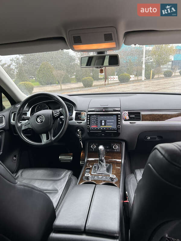 Внедорожник / Кроссовер Volkswagen Touareg 2012 в Измаиле
