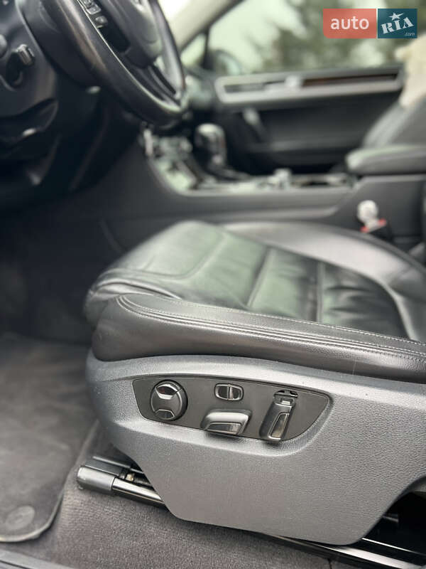 Внедорожник / Кроссовер Volkswagen Touareg 2012 в Измаиле
