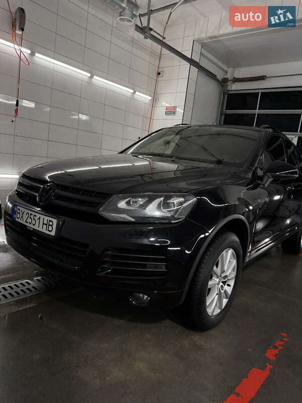 Внедорожник / Кроссовер Volkswagen Touareg 2011 в Хмельницком