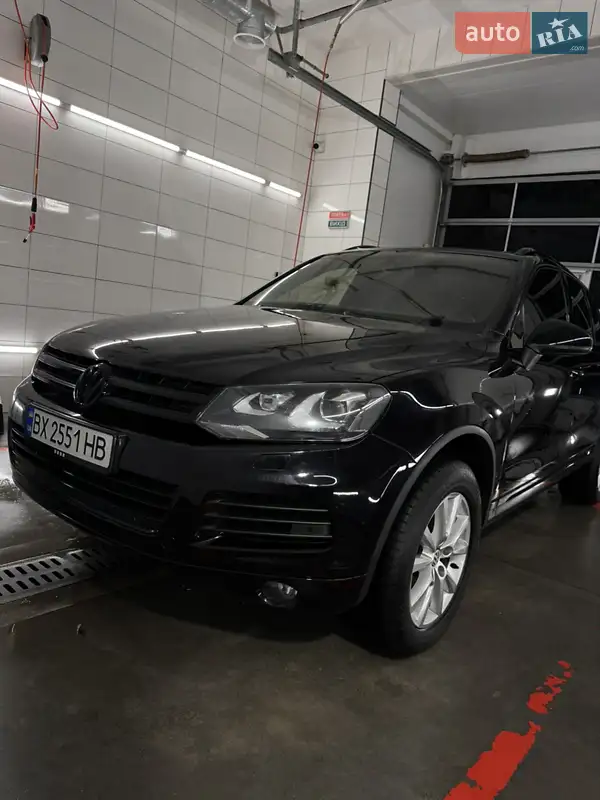 Внедорожник / Кроссовер Volkswagen Touareg 2011 в 