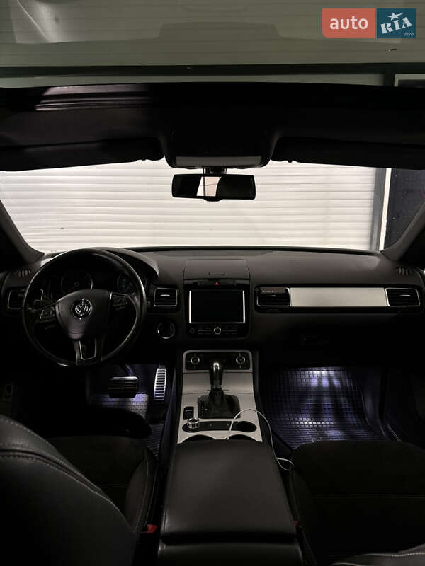 Внедорожник / Кроссовер Volkswagen Touareg 2011 в Хмельницком