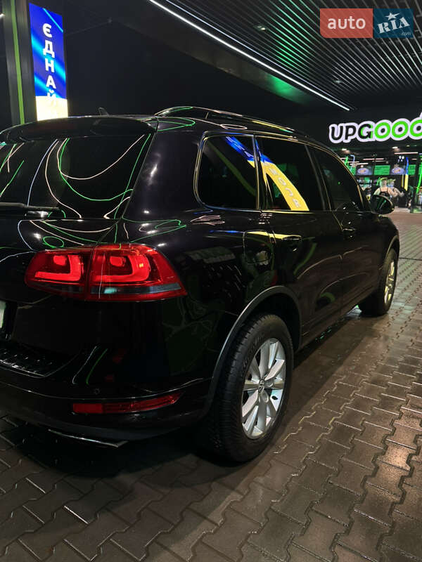 Внедорожник / Кроссовер Volkswagen Touareg 2011 в Хмельницком