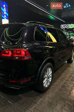 Внедорожник / Кроссовер Volkswagen Touareg 2011 в Хмельницком