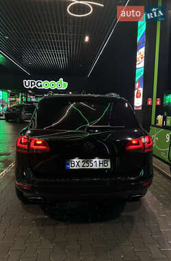 Внедорожник / Кроссовер Volkswagen Touareg 2011 в Хмельницком