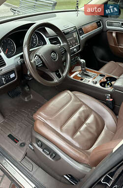 Внедорожник / Кроссовер Volkswagen Touareg 2012 в Днепре