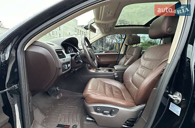 Внедорожник / Кроссовер Volkswagen Touareg 2012 в Днепре