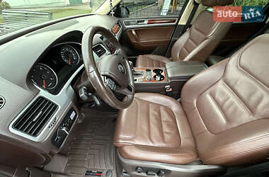 Внедорожник / Кроссовер Volkswagen Touareg 2012 в Днепре