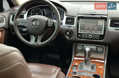 Внедорожник / Кроссовер Volkswagen Touareg 2012 в Днепре