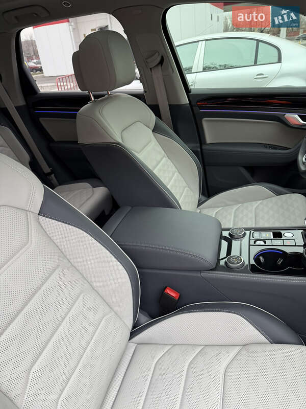 Внедорожник / Кроссовер Volkswagen Touareg 2024 в Днепре